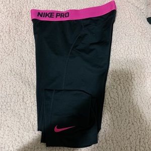 Nike Pro capri leggings